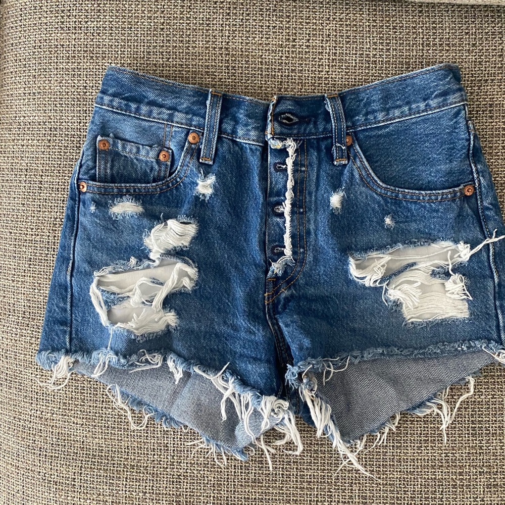 levi’s shorts size 25